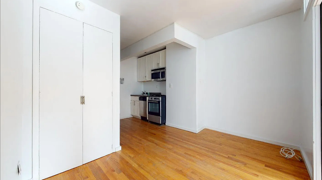 538 West 47th Street - Photo 5