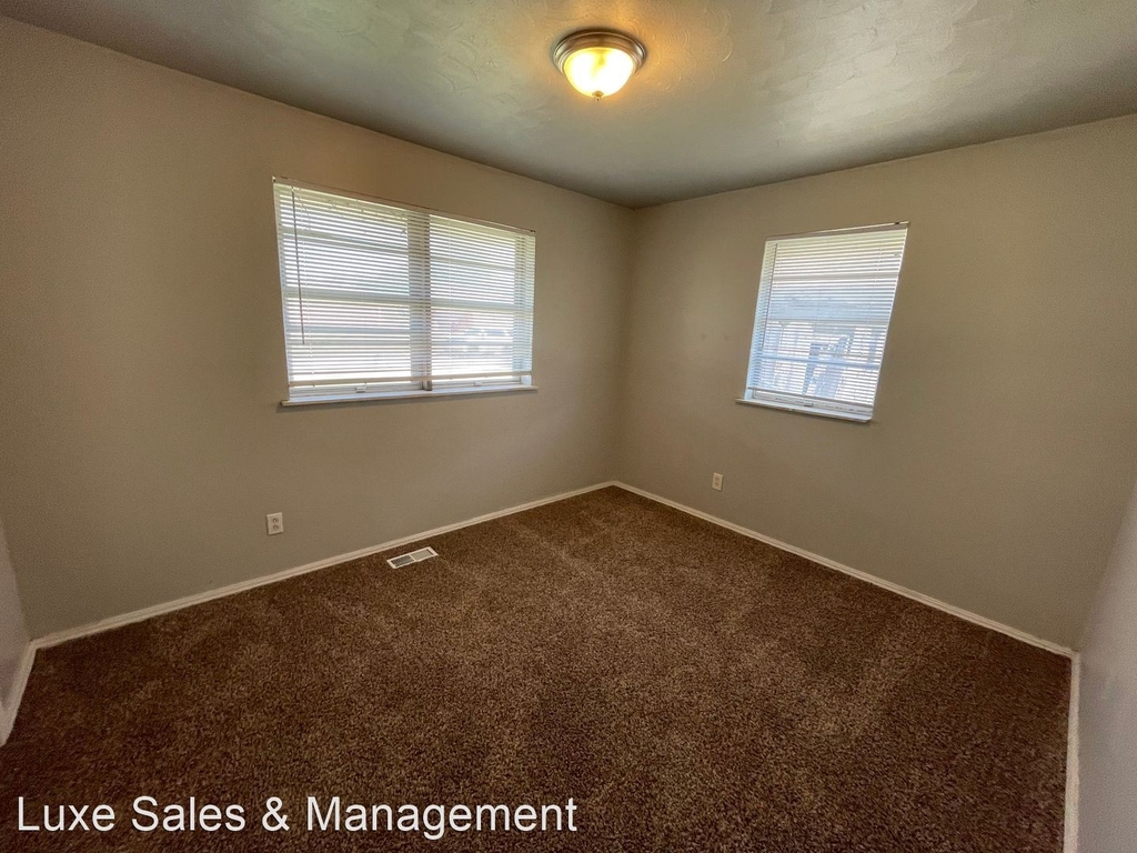 1020 Sw 68th Street - Photo 24