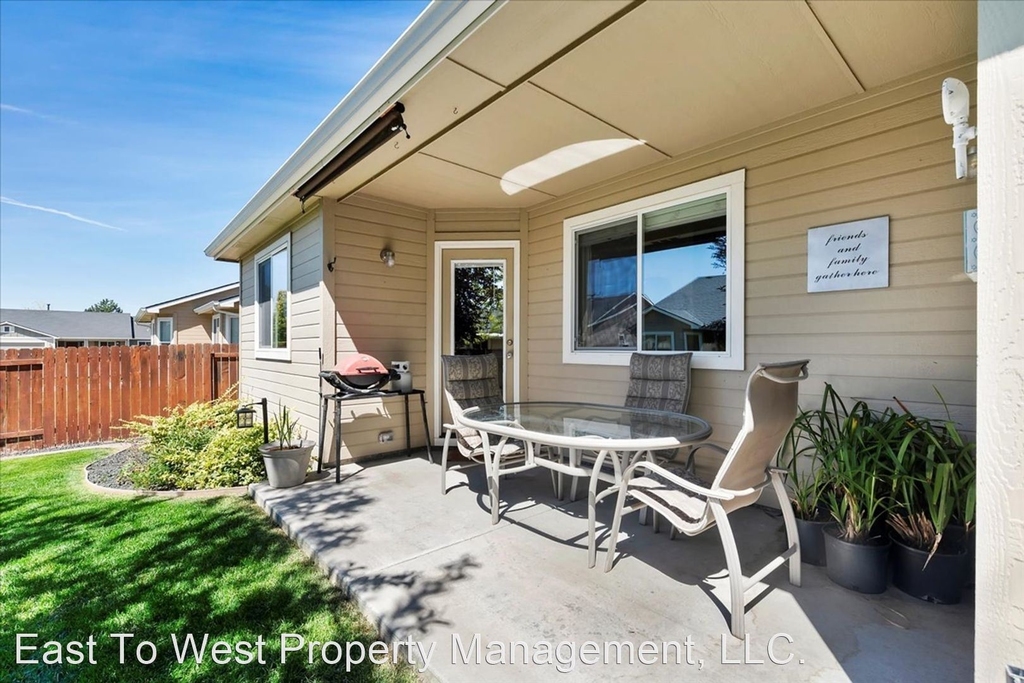 4704 Gala Avenue - Photo 44