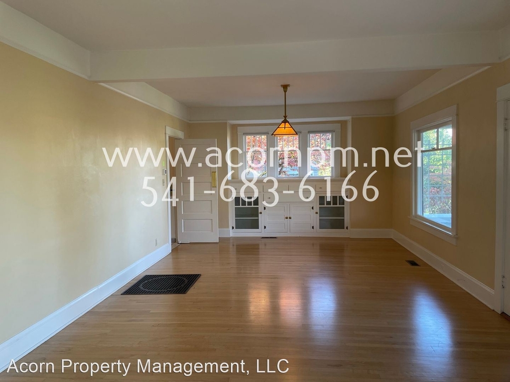 1828 Longview Ave - Photo 10