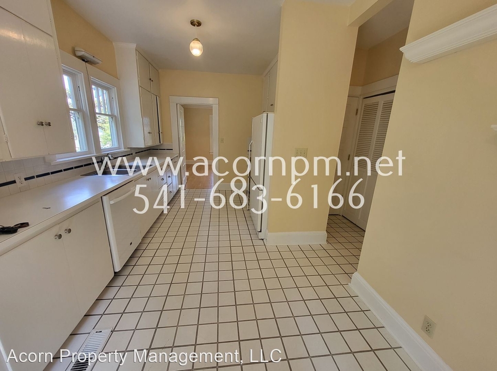 1828 Longview Ave - Photo 1