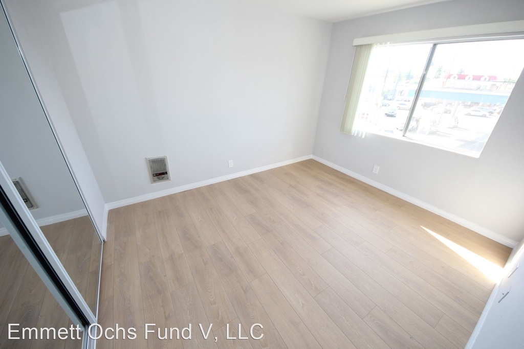 1140 Venice Blvd - Photo 7