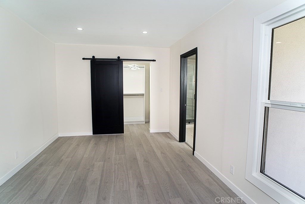 16666 Gilmore Street - Photo 4