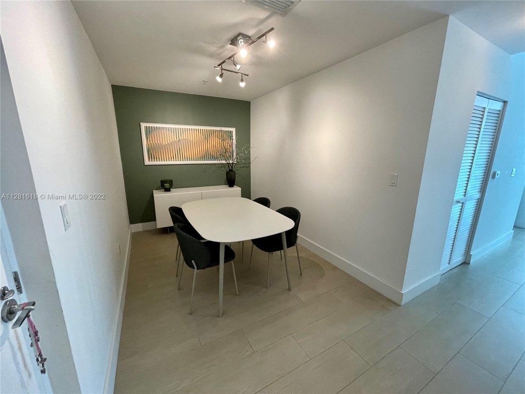 1111 Sw 1 Av - Photo 12