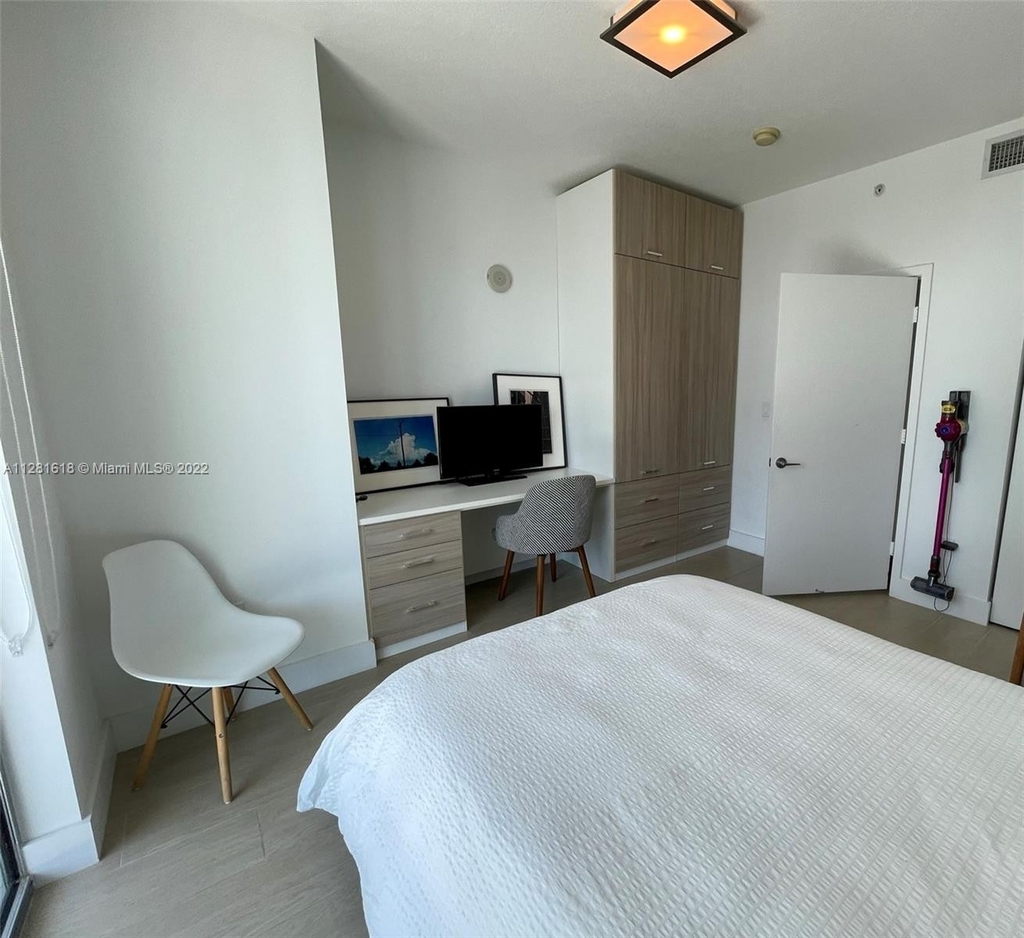 1111 Sw 1 Av - Photo 22