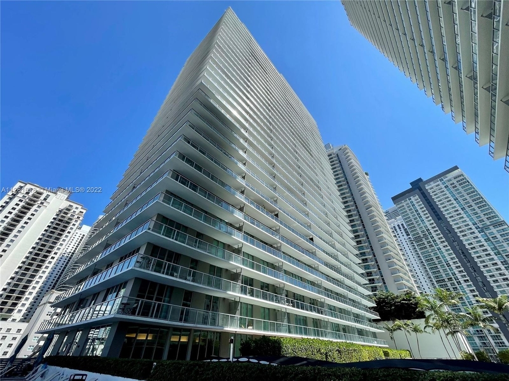 1111 Sw 1 Av - Photo 32