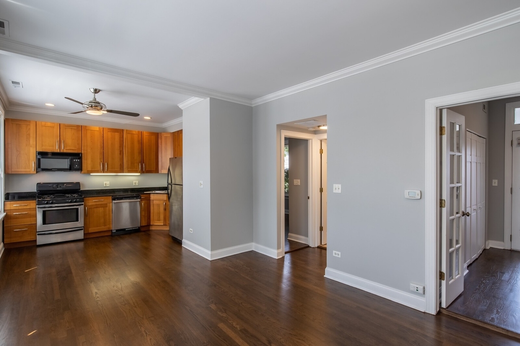 5245 N Damen Avenue - Photo 2