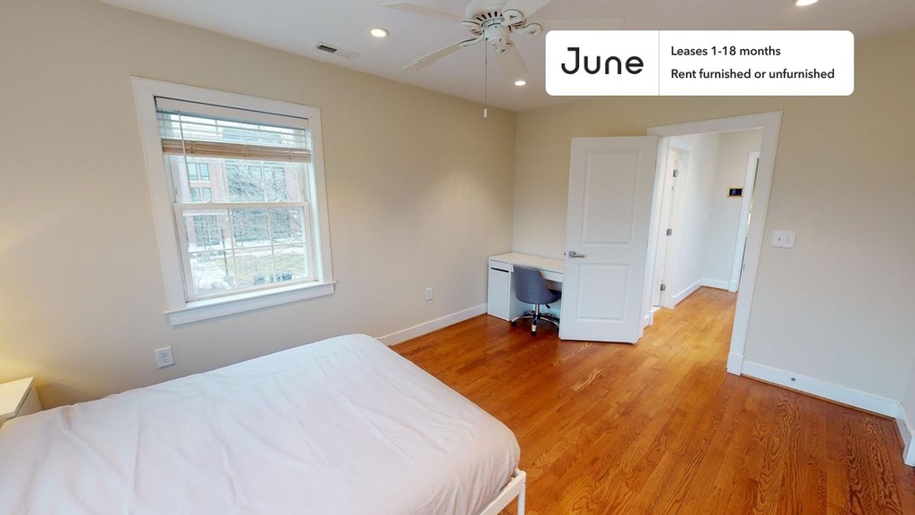 1845 Burke Street - Photo 15