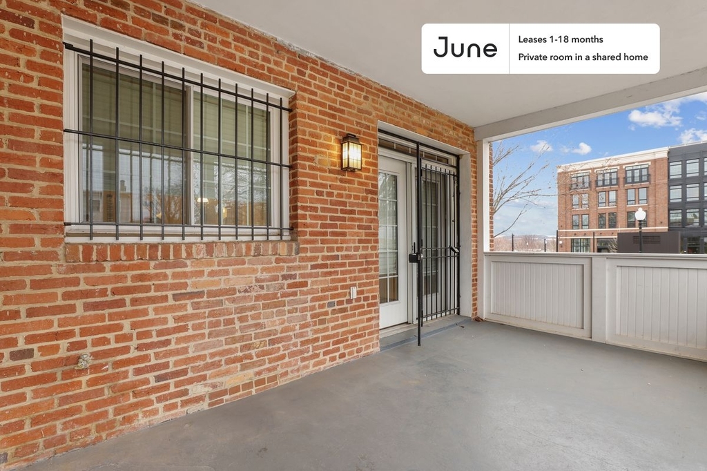 1845 Burke Street - Photo 11