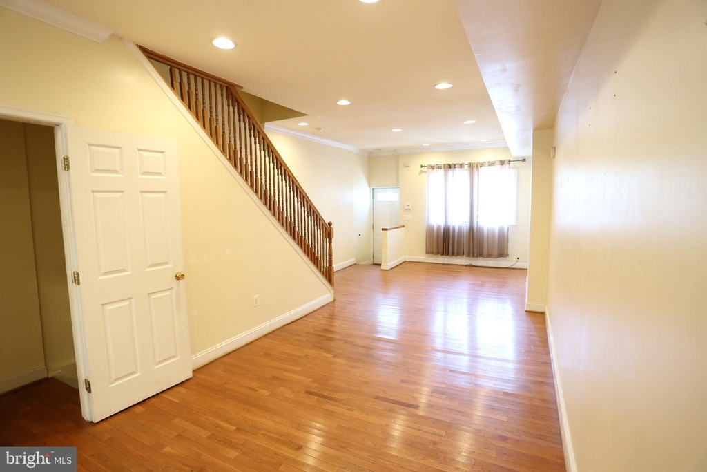 245 S Highland Avenue - Photo 2