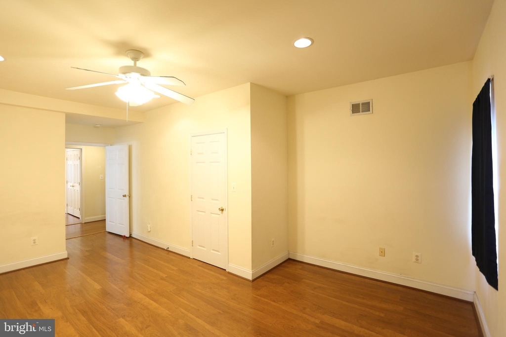 245 S Highland Avenue - Photo 10