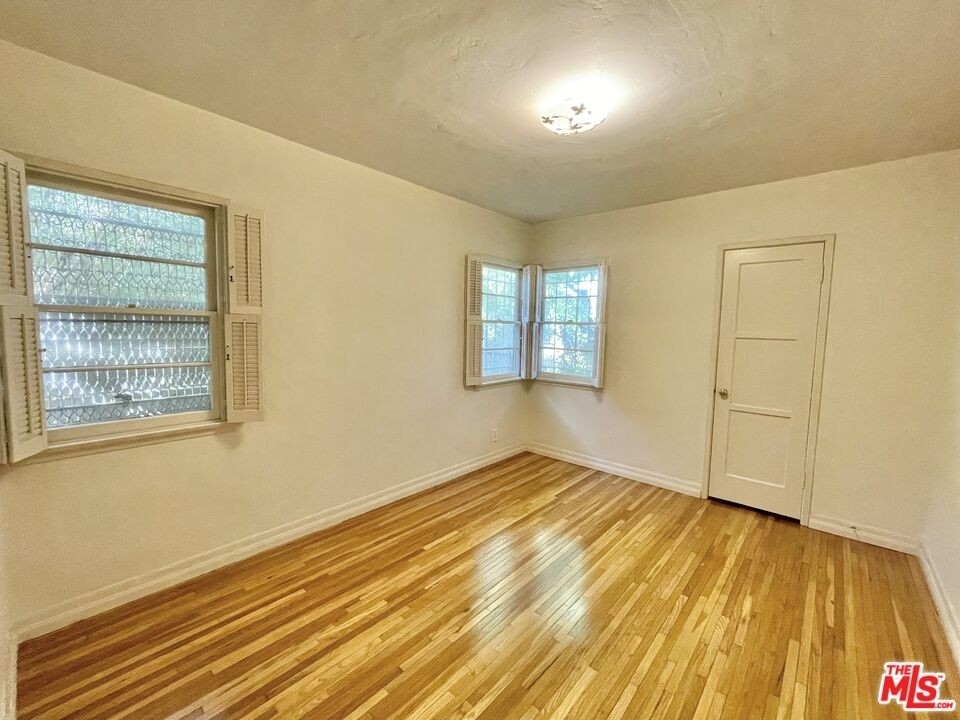 2607 Tilden Ave - Photo 6