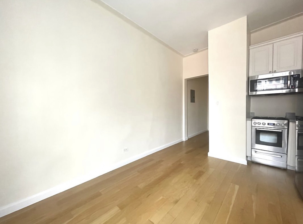 West 73 street - Photo 0