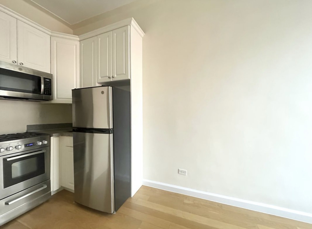 West 73 street - Photo 2