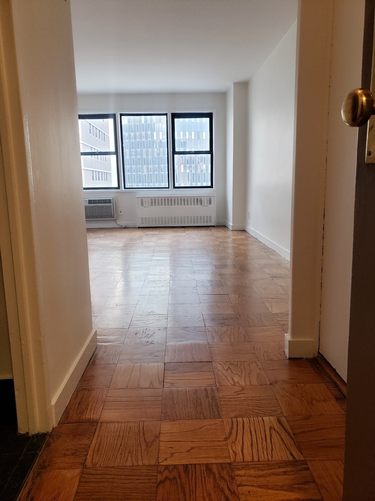 EAST 36TH STREET - Photo 1