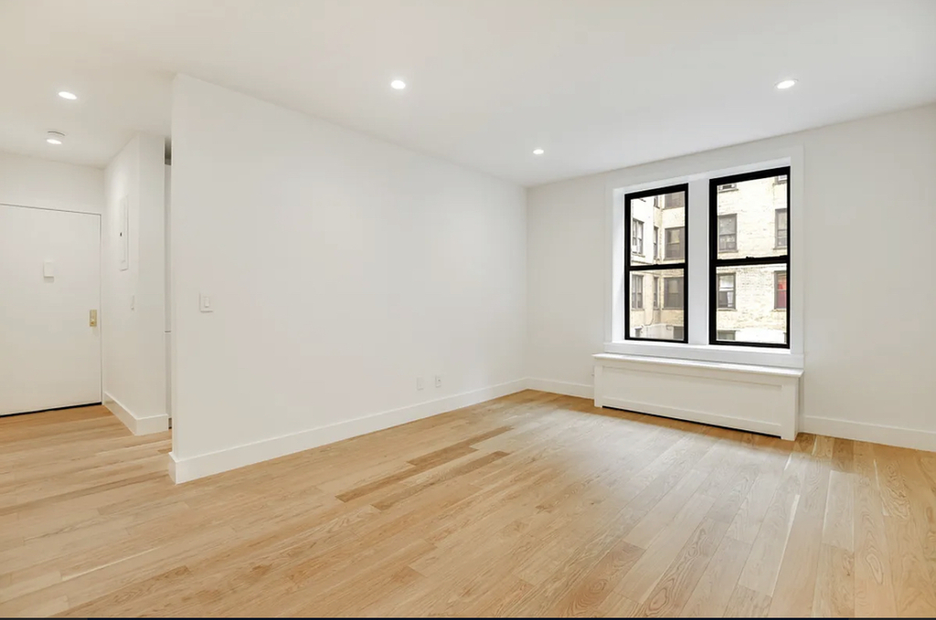 95 Linden Boulevard - Photo 2