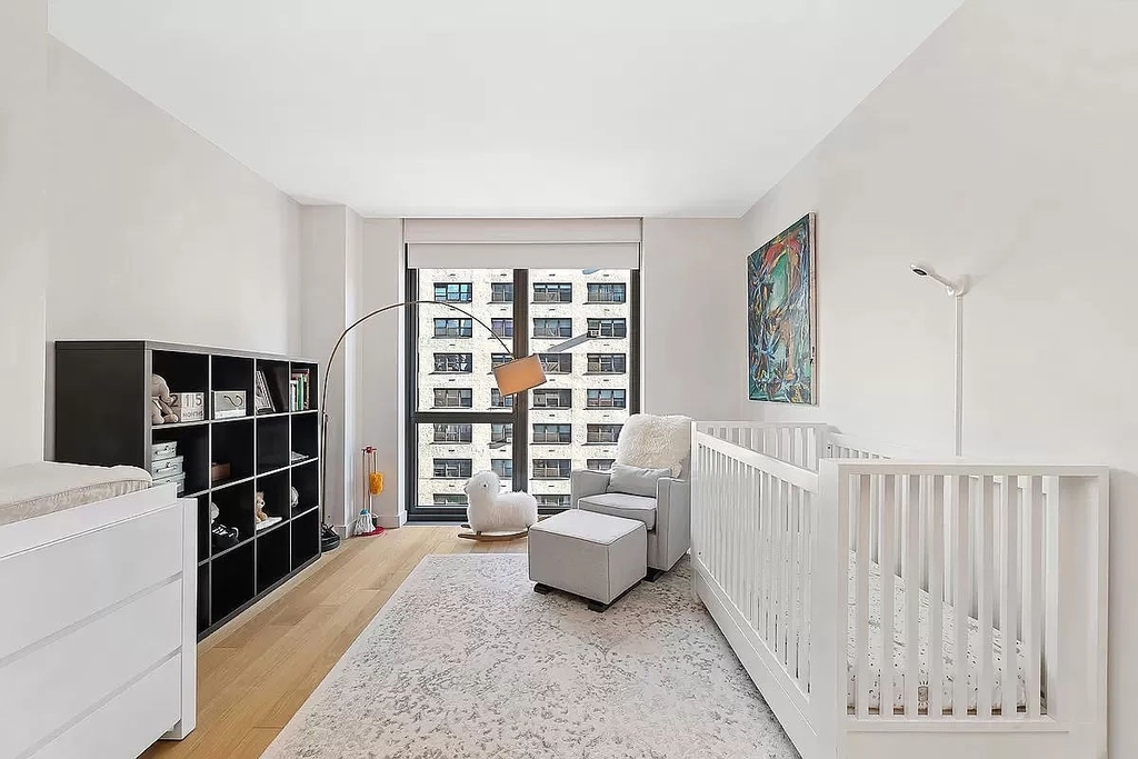 360 East 89th Street - Photo 4