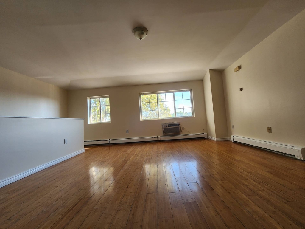 2827 Linden Boulevard - Photo 3