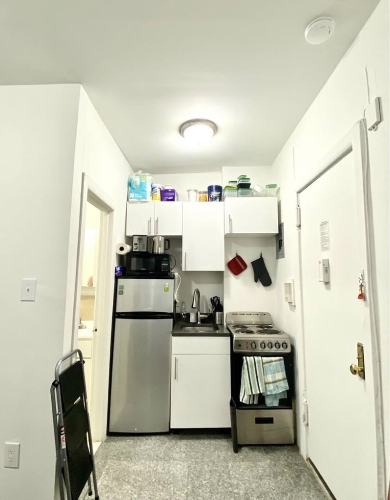 341 West 45th Street - Photo 4