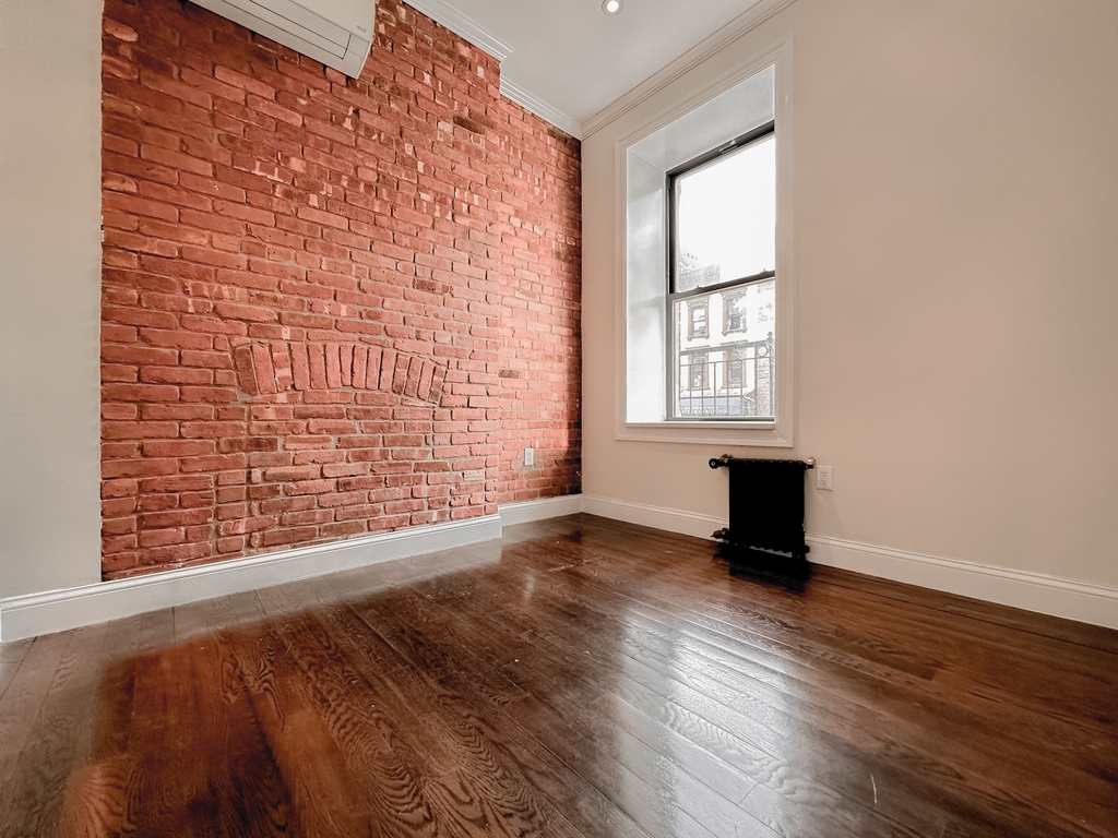 1379 Lexington Avenue - Photo 8