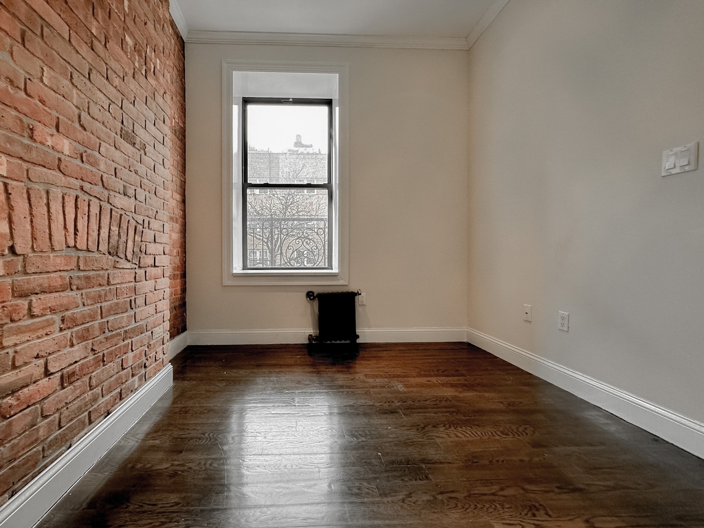 1379 Lexington Avenue - Photo 7