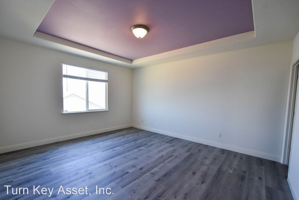 1734 Crystal Court - Photo 3