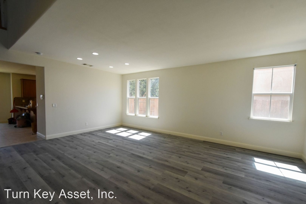 1734 Crystal Court - Photo 11