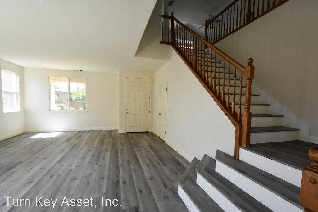 1734 Crystal Court - Photo 10