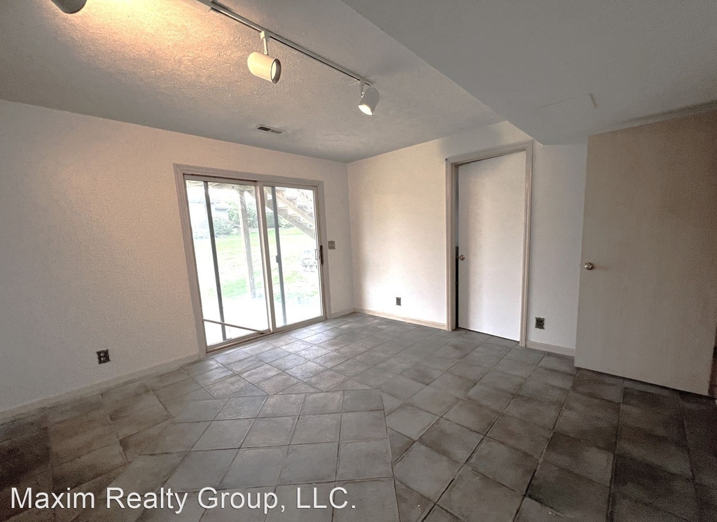 15912 Leavenworth Circle - Photo 18