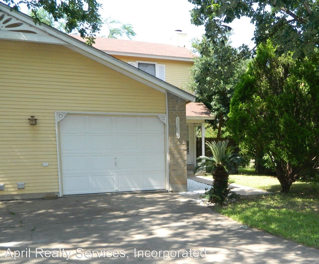 8804 Springmail Cir - Photo 0