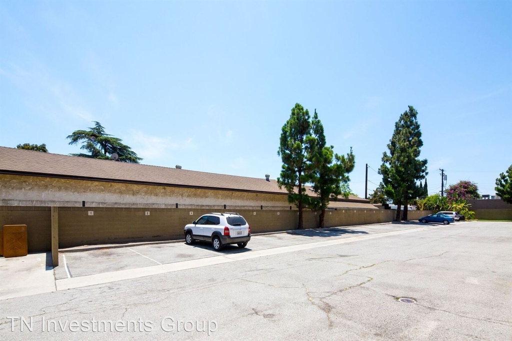 8100 Orangewood Ave. - Photo 36