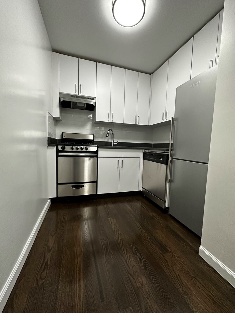 147 East 16th Street - Photo 3