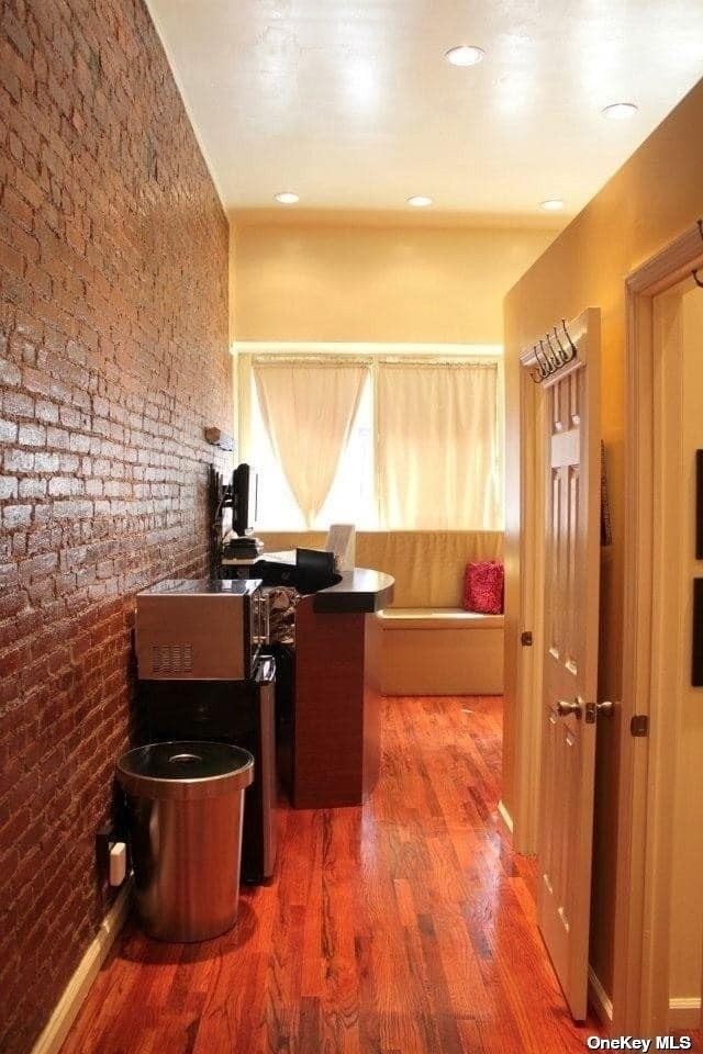 325 Nostrand - Photo 3