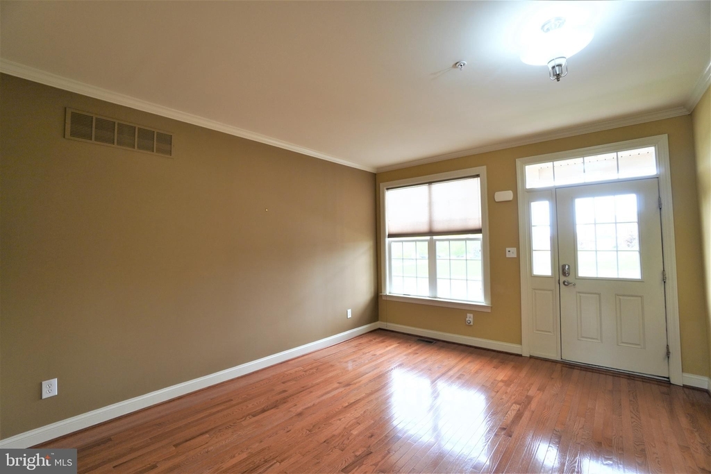 3213 Meadow View Circle - Photo 3