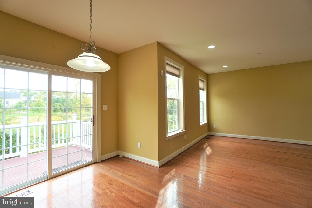 3213 Meadow View Circle - Photo 11