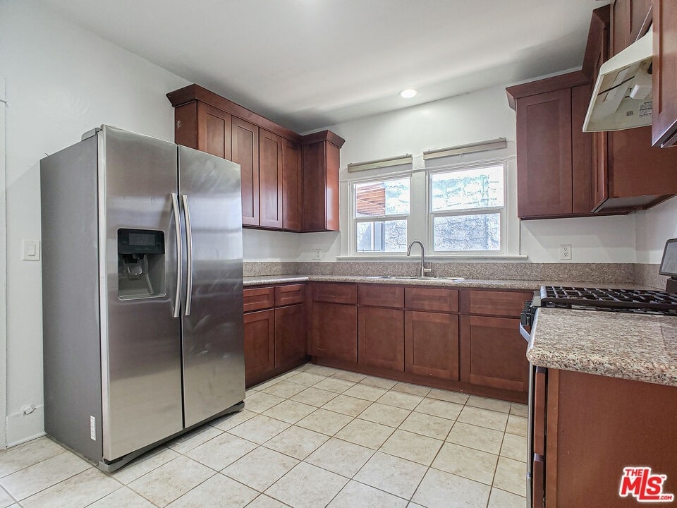 1235 W 39th St - Photo 9