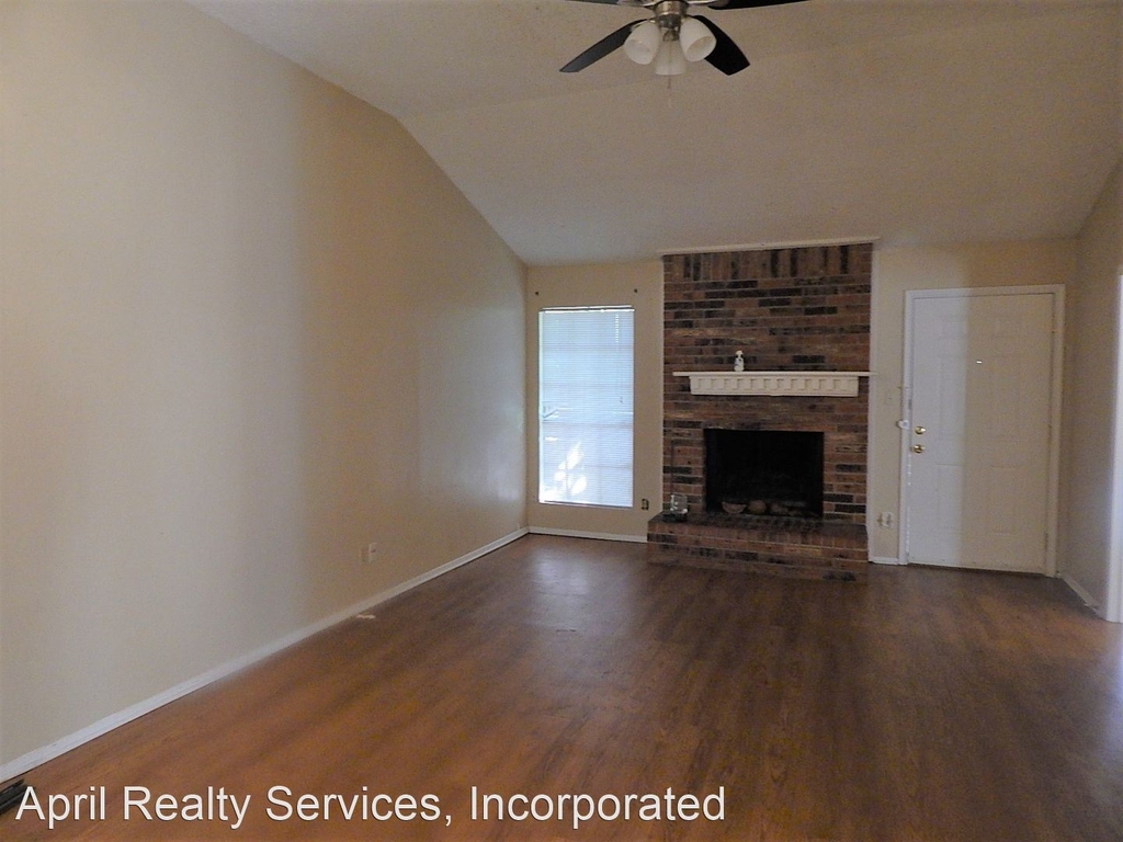 8803 Pineridge Dr. - Photo 2