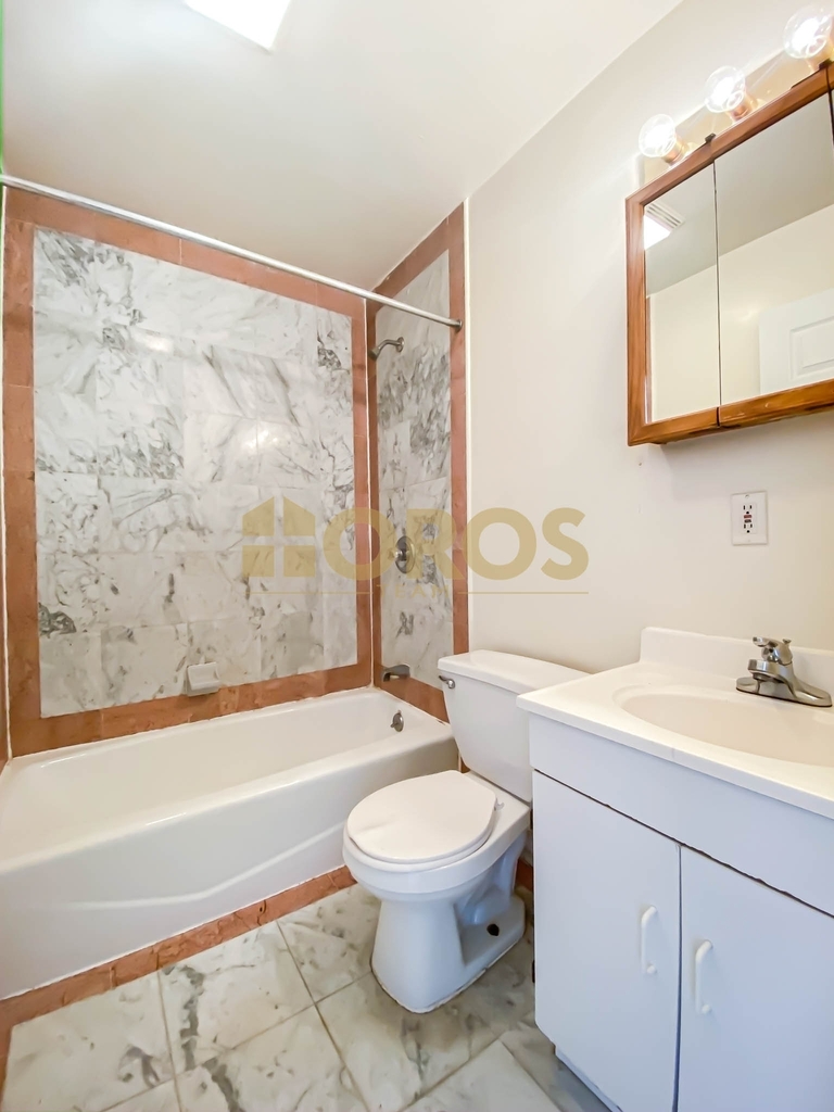 200 East 7th Street - Photo 8