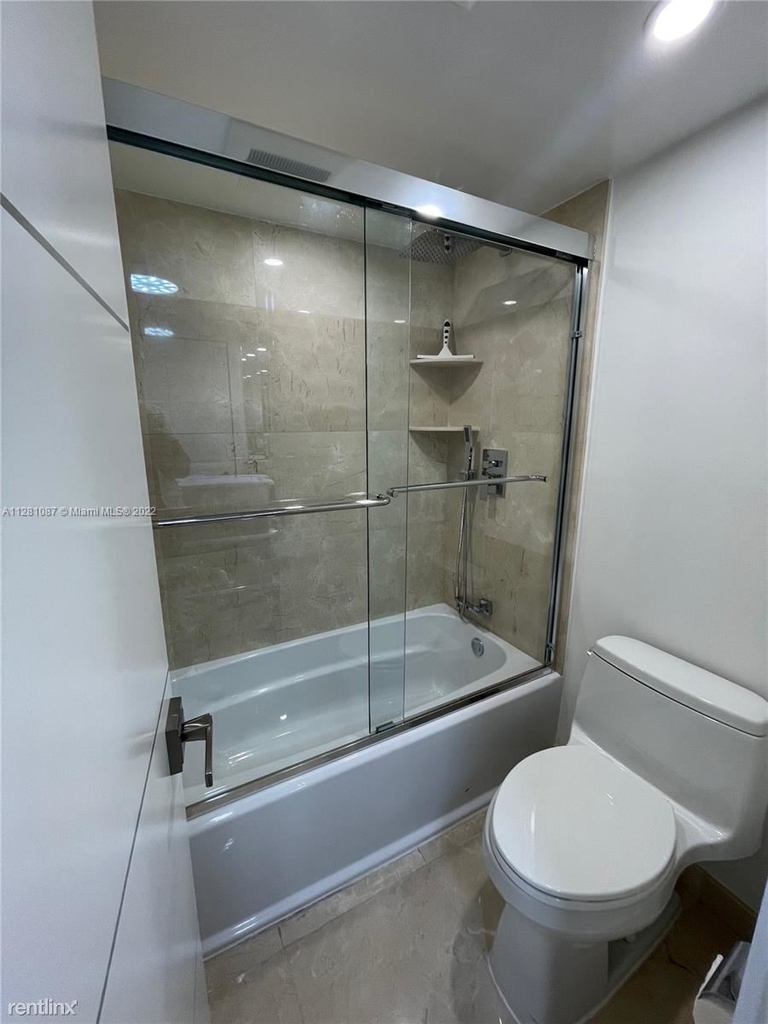 20515 E Country Club Dr Apt 1847 - Photo 11