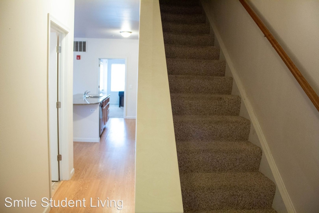 606 E Stoughton - Photo 3