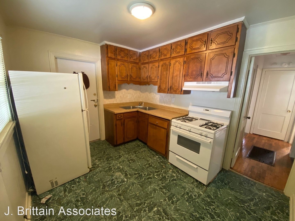 220 E 30th Street - Photo 2