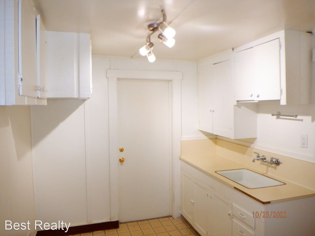 217 East E Street - Photo 10