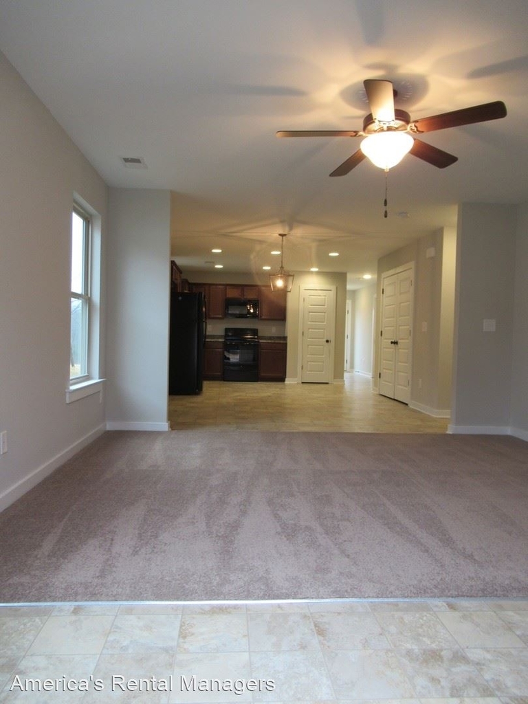 135 Deer Creek Drive - Photo 2