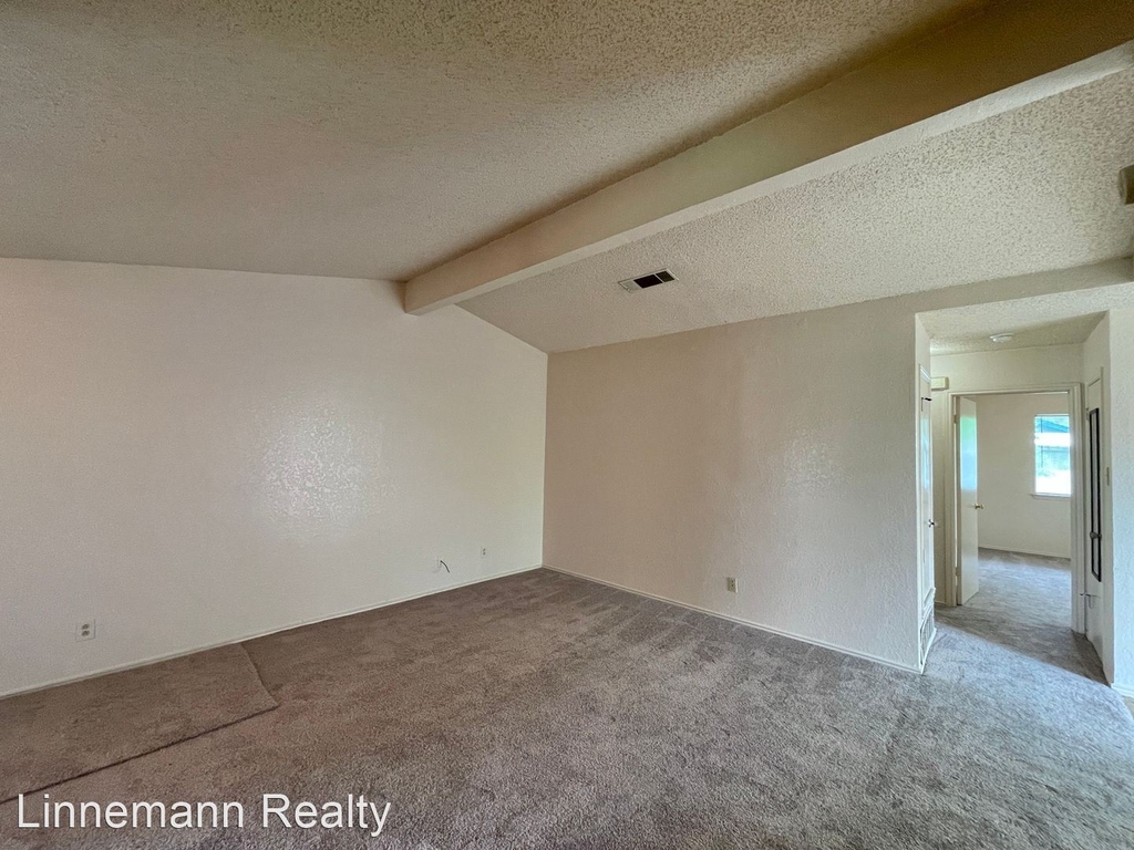 2210 Shoemaker Drive - Photo 4