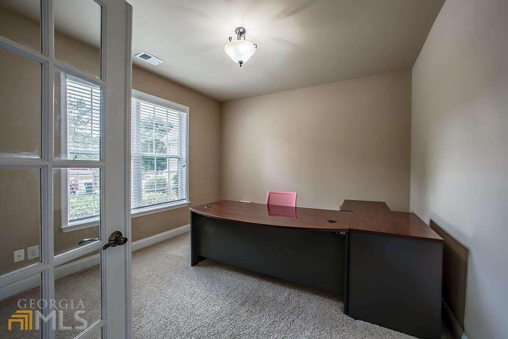 3399 Rosecliff Terrace - Photo 10