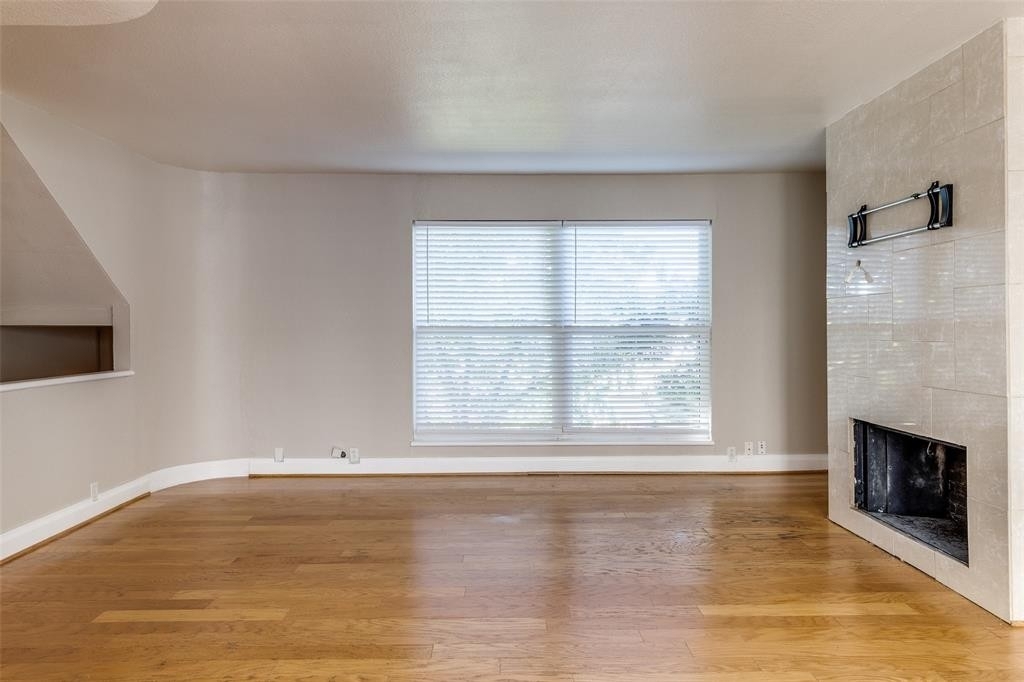 5710 Leona Avenue - Photo 2