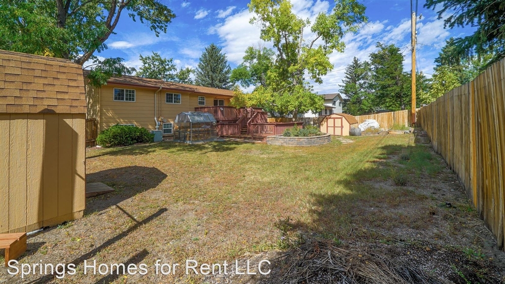 6727 Bishop Dr - Photo 2