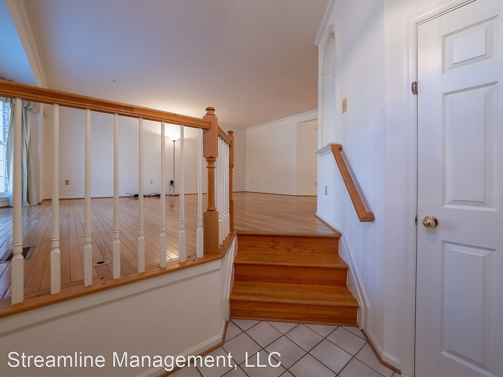 11337 Hollowstone Dr - Photo 2