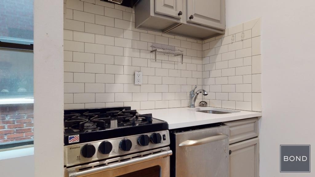 226 East 87th St - Photo 3