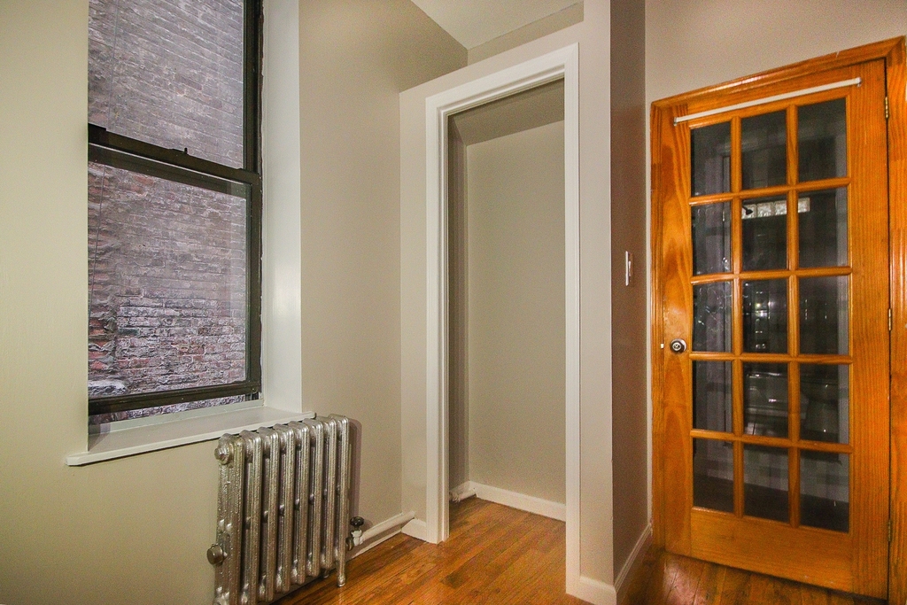 622 East 11th Street - Photo 5